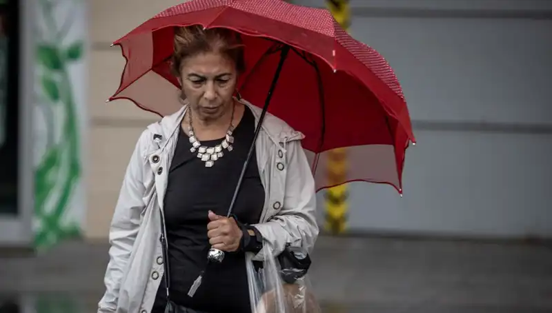 Türkiye'nin Çeşitli bölgelerinde Fırtına ve Şiddetli Yağış Uyarısı Yapıldı