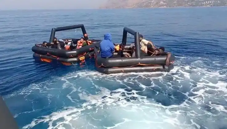 Ayvacık'ta Dram: 19 Kaçak Göçmen Kurtarıldı, Yaşam Mücadelesi Sürüyor!