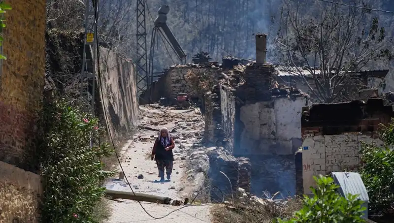 İzmir ve Bilecik’te Yangın Felaketi: 415 Bina Küle Döndü!