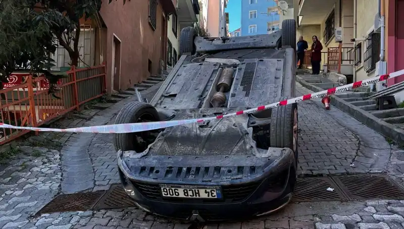 El Freni Çekilmeyen Otomobil Takla Attı: O Anlar Kamerada!