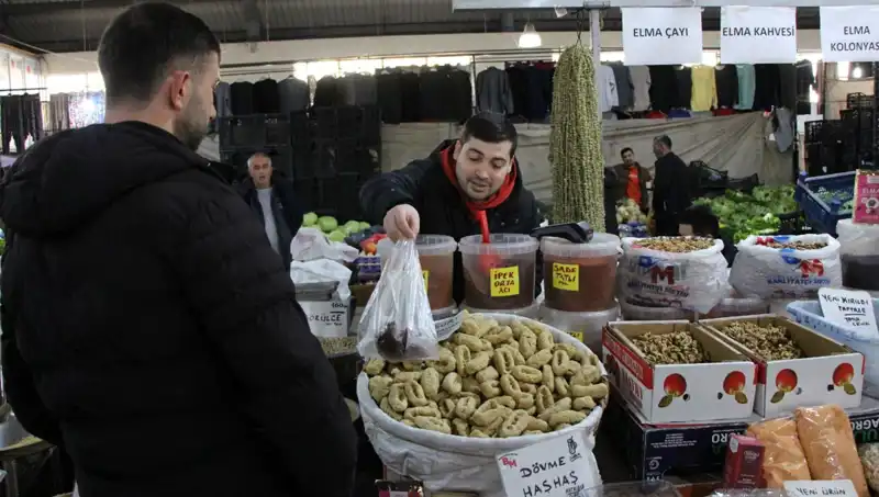 Halkın Gözdesi "Sarı Altın": Pazarın En Pahalısından Geceleri Bile Satılıyor