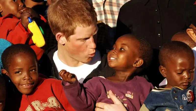 Prens Harry, 20 Yıl Önce Kurduğu Afrika Yardım Derneğinden Neden Ayrıldı?