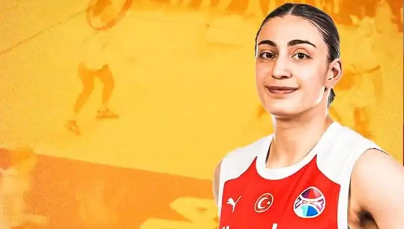 Galatasaray, Üç Yıldızıyla Yıllarca Sürecek Bir İş Birliği İçin Sözleşme İmzaladı