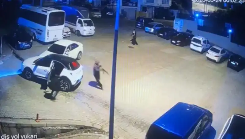 Kağıthane'de Kalaşnikoflu Saldırı: Maskeli Çeteden Dehşet Anları
