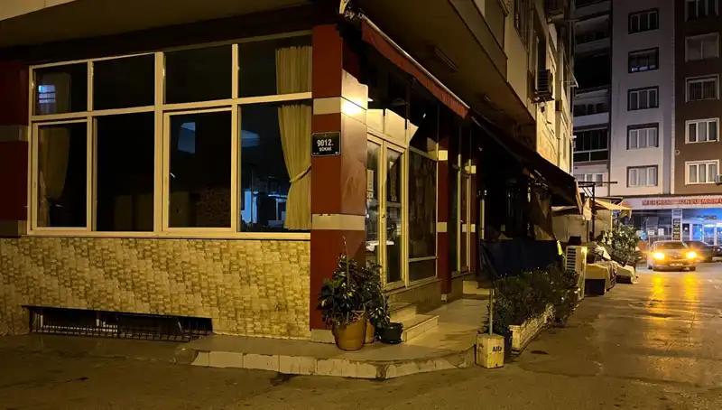 İzmir'de Kahvehane Önünde Kanlı Olay: Silahlı Saldırıda Bir Kişi Hayatını Kaybetti