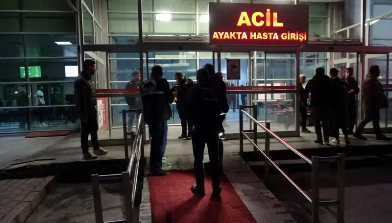 Hastane Acil Servisinde Çıkan Silahlı Kavga Sonrası Ortalık Karıştı