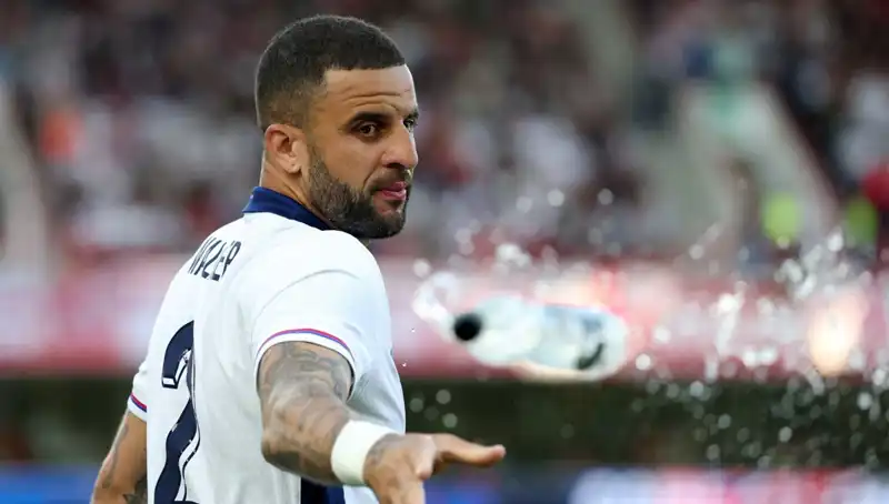 Fenerbahçe'nin Transfer Hamlesi: Walker'ın Opsiyonu Neden Kullanılmadı?