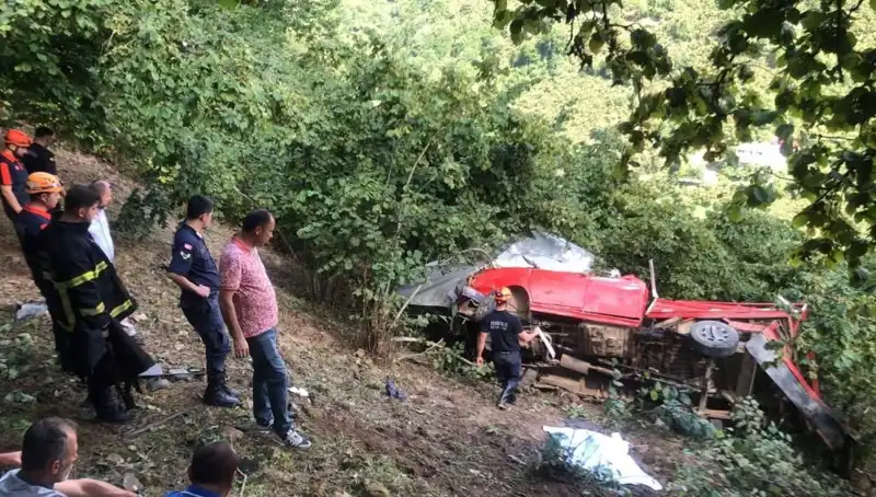 Fındık İşçilerini Taşıyan Araç Şarampole Yuvarlandı: Çocuklar da Var!