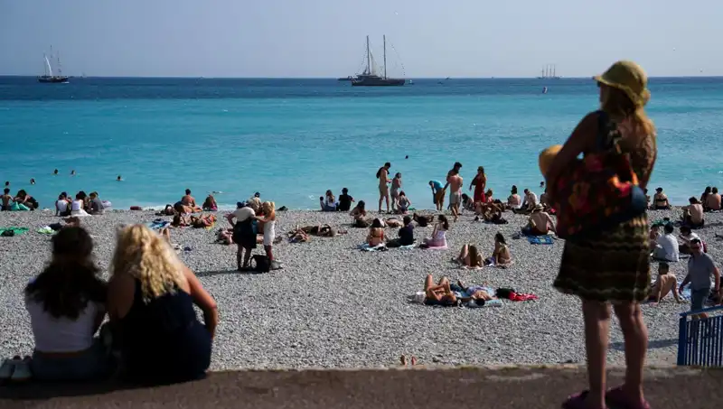 Fransa'da Sigara Yasağı Uygulaması: Park ve Plajda Ceza Yazılacak!