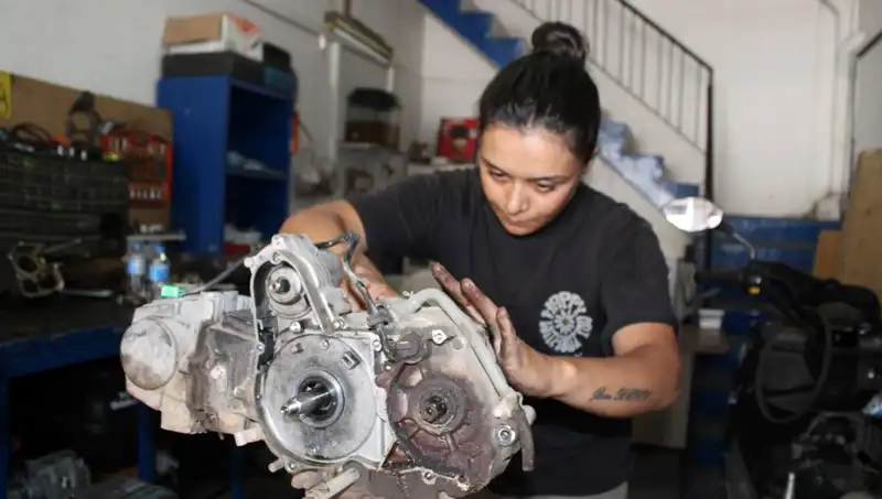 Hayriye’nin Motor Ustalığı: Eşinin Çırak Arayışına Yeni Bir Yüz