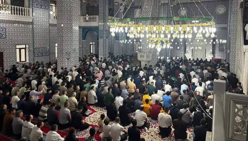 Iğdır'da İlk Bayram Namazı Coşkuyla Kılındı: Yerel Halkın Birlik ve Beraberliği