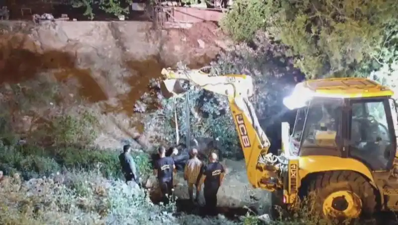 Hatay'da İneğin Kurtarılması İçin Ekstra Çaba Gerekli Oldu