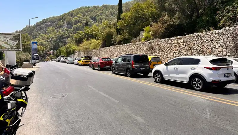 Fethiye-Ölüdeniz Yolunda Tatilci Yoğunluğu: Üç Kilometrelik Kuyruk Alarmı