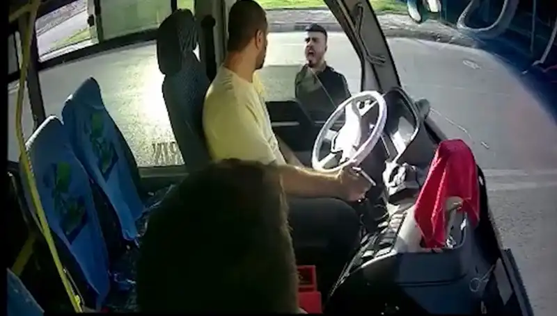 Antalya'da Otobüs Şoförünü Bıçaklayan Zanlı Kıskıvrak Yakalandı!
