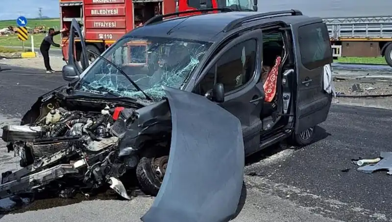 Ankara Yolu'nda Feci Kaza: Üç Yaralı, Olay Yerindeki Panik Anları