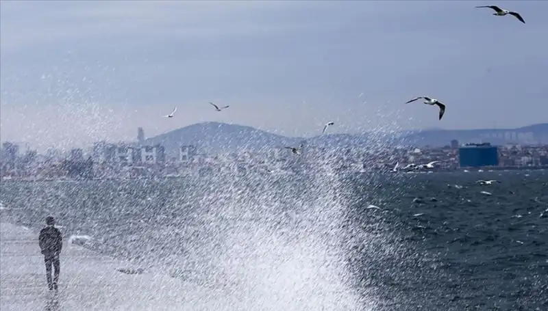 Marmara ve Ege Bölgesi İçin Kuvvetli Rüzgar Uyarısı: Dikkat Edilmesi Gerekenler