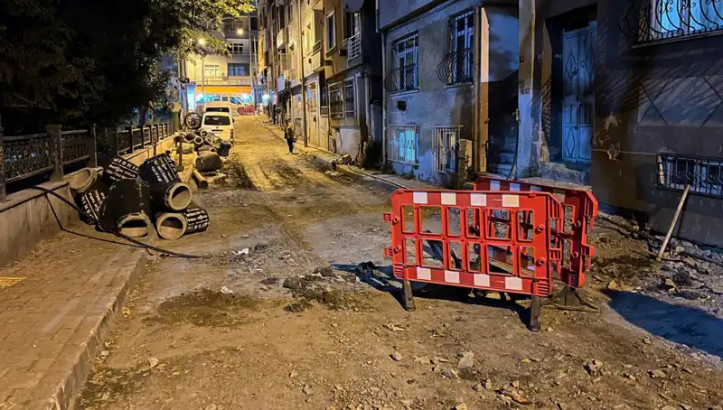 Bayrampaşa'da Altyapı Çalışması Sırasında Rögar Kapağı Patladı: Olayın Ayrıntıları