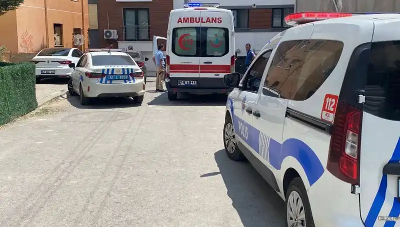 Bıçaklı Kavga: İki Kardeş ve Bir Polis Yaralandı, Olayın Ayrıntıları Ortaya Çıkıyor