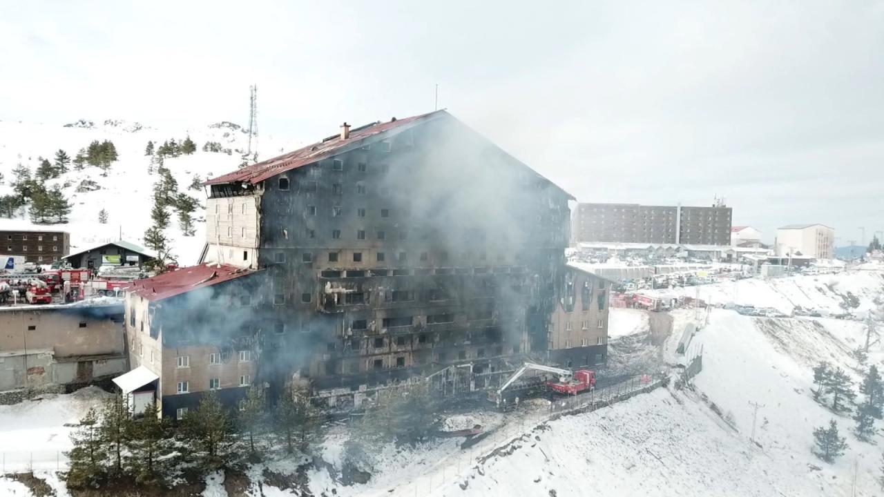 Bakan Tunç: Otelden yangın ile ilgili 4 kişi gözaltına alındı