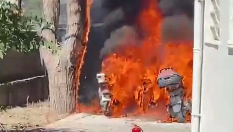 Park Halindeki 6 Motosikletin Alev Alev Yanışı!
