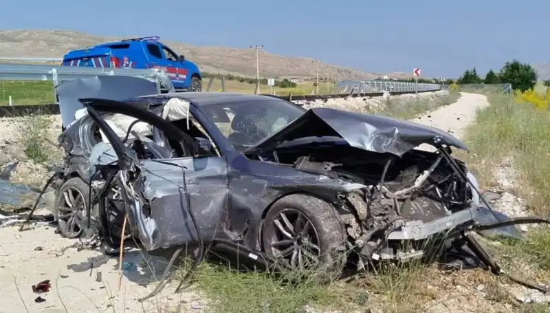 Sivas’ta 9 Yaralı ile Sona Erdi: İki Ayrı Trafik Kazasının Detayları