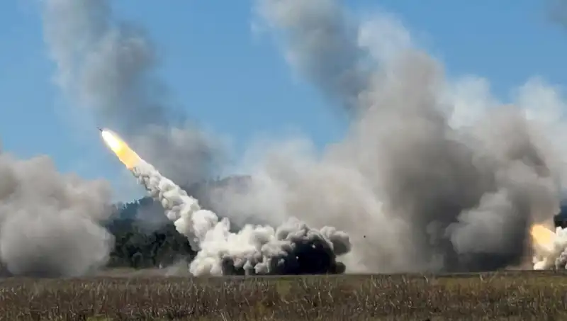 Avustralya'nın Askeri Historyasındaki İlk HIMARS Atışı Heyecan Yarattı