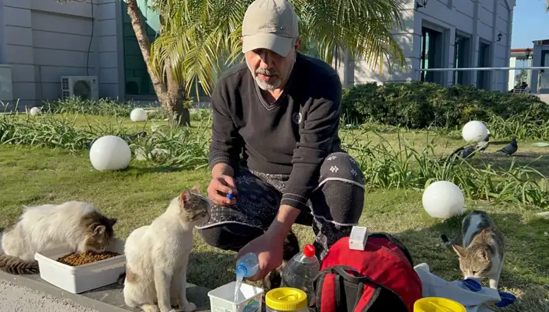 59 Yaşındaki Adamın Günde 8 Kilometre Yürüyüşüyle Destanı Başlıyor