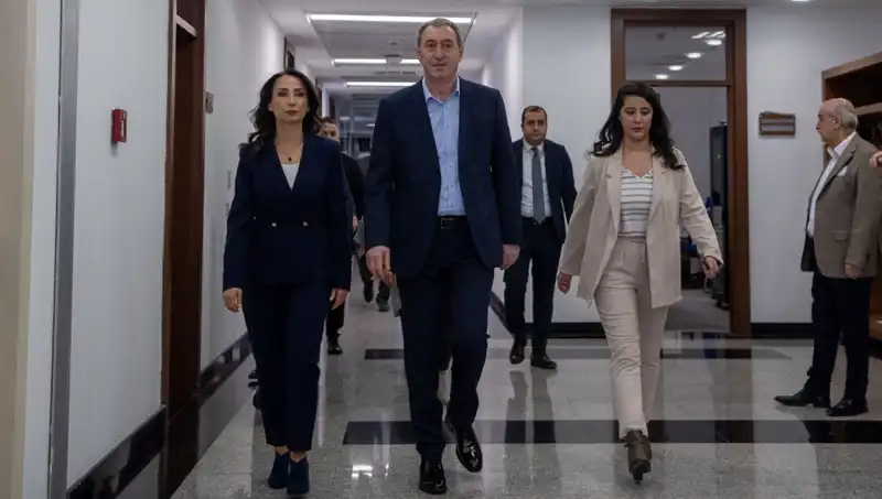 DEM Parti Heyeti, Siyasi Parti Turu ile Koalisyon Arayışında