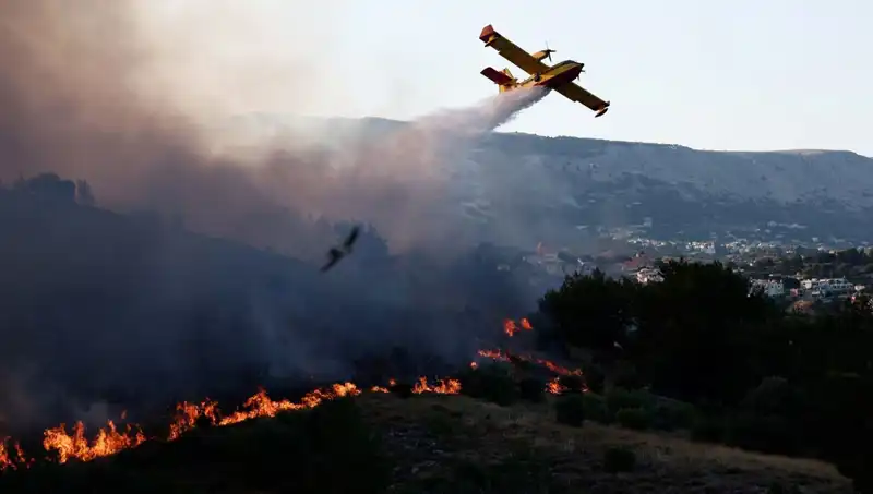 Sakız Adası'ndaki Orman Yangını Kontrol Altına Alındı, Riskler Hala Devam Ediyor