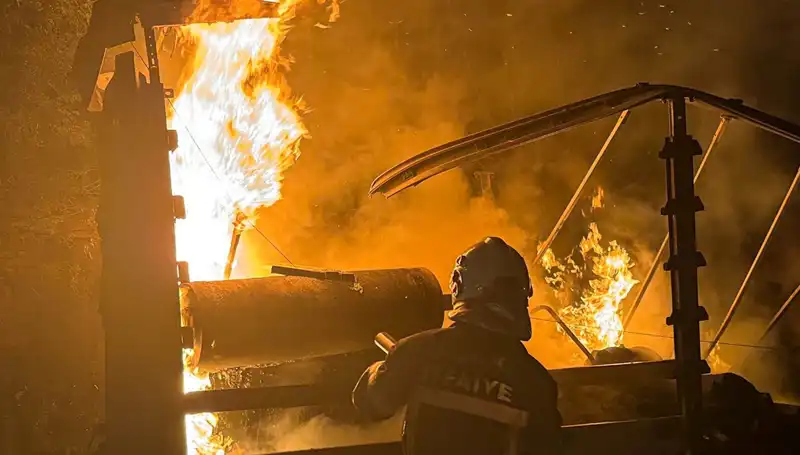 Tırda Başlayan Yangın Ormana Zarar Verdi, Alevler Kontrol Altına Alındı
