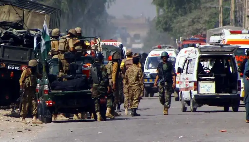 Pakistan'da Şok Bombalı Saldırı: 5 Güvenlik Görevlisi Hayatını Kaybetti