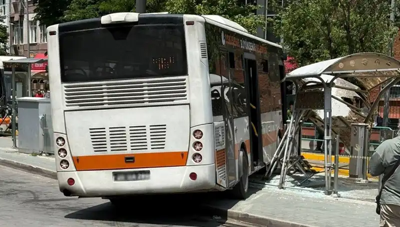 Belediye Otobüsü Tramvay Durağına Nasıl İstila Etti?