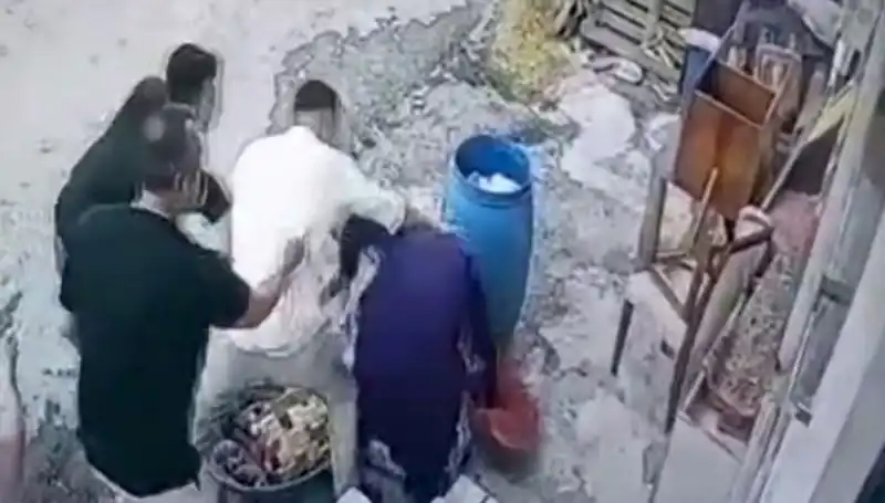 Başakşehir'de Bidon Tartışması Kavga ile Sonuçlandı: 58 Yaşındaki Kadın Darbedildi