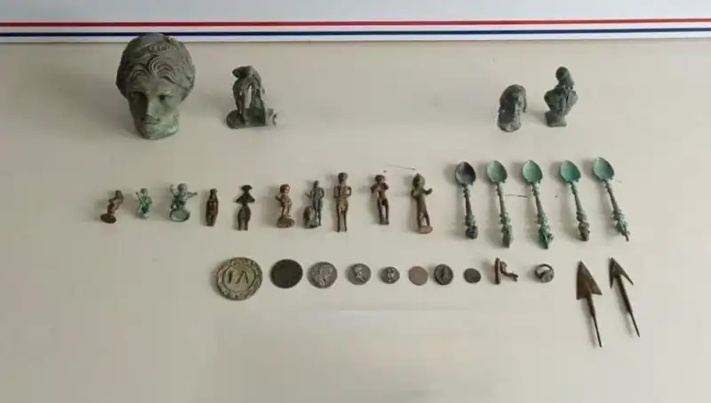 Roma Dönemi Hazineleri: Tarihi Eserler Güvenlik Güçlerince Ele Geçirildi