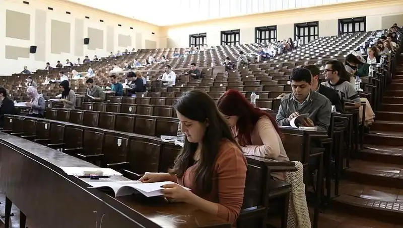 Üniversite Kayıtları İçin Son Gün: Gençlerin Geleceği Tehlikede mi?