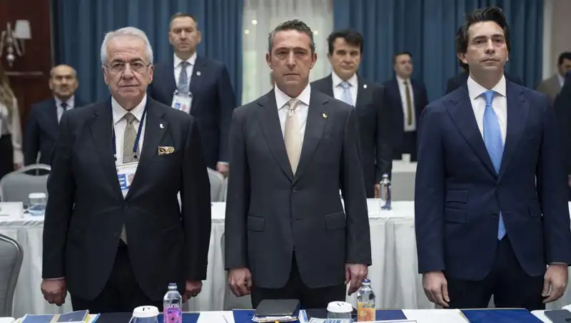 Fenerbahçe'de İmza Sayısı Rekor Seviyeye Ulaştı! Taraftarlar Coştu