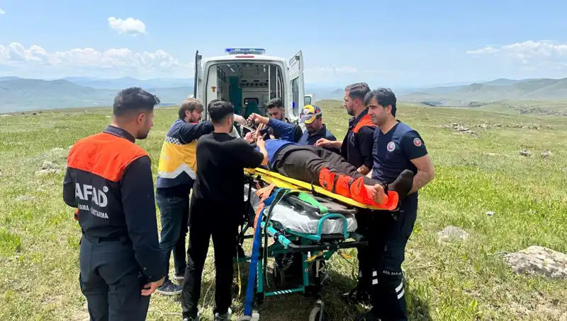 Kayalıkta Düşen Çoban İçin Zorlu Kurtarma Operasyonu Başlatıldı
