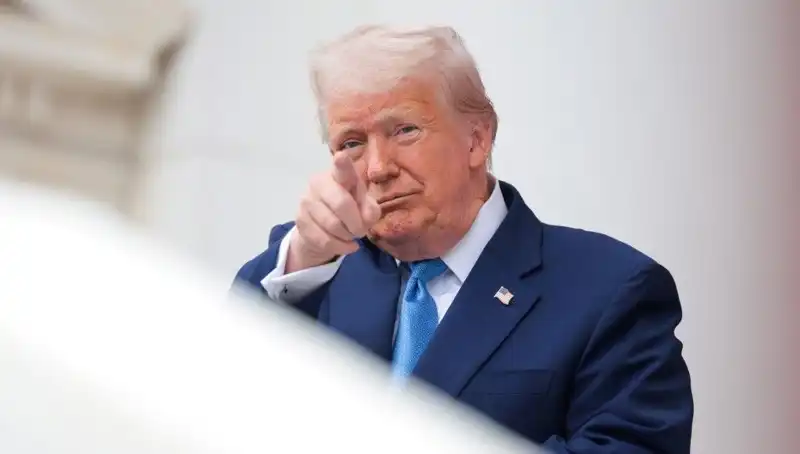 Adalet Bakanlığı'ndan Şok Açıklama: Trump'ın Epstein Belgeleriyle İlgili İsimleri Ortaya Çıktı