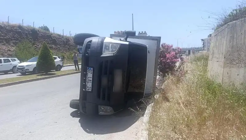 Hafif Ticari Araç Kamyoneti Devrildi: Olay Anı ve Detaylar