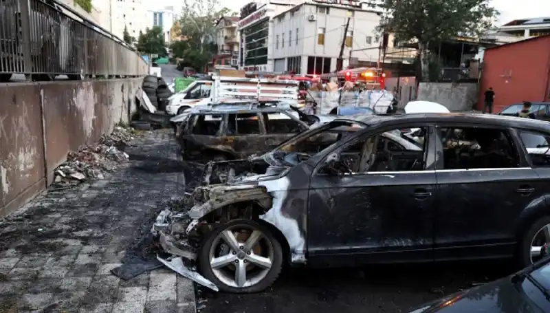 Sanayi Bölgesinde Bekleyen Araçlar Alev Alev Yandı, Yüzlerce Lira Zarar!