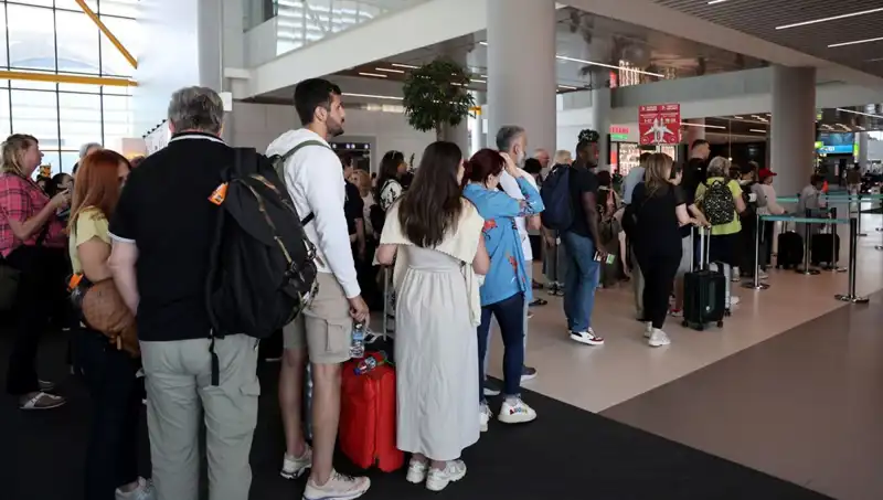 İstanbul Havalimanı'nda Bayram Yoğunluğu: 1.642 Uçuşla Rekor Beklentisi