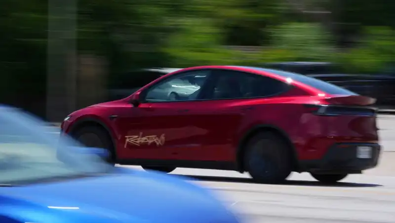 Tesla'nın Robotaxi Projesi Hüsranla Başladı: Hız ve Güvenlik Sorunları Gündemde