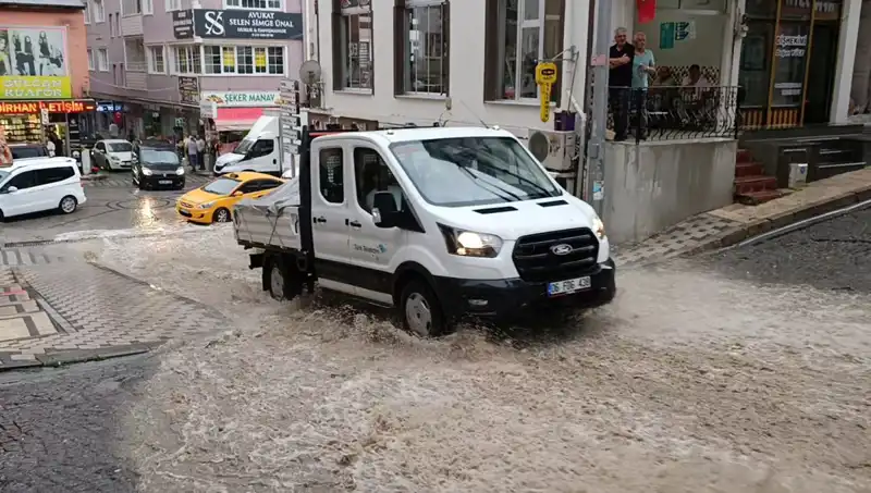 10 Dakikada Yaşanan Sağanak Yağış, Şehirde Su Baskınlarına Neden Oldu