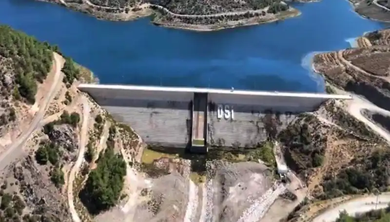 Çeşme'de Su Kesintisi Sorunu Son Buluyor: Yeni Projeler Hayata Geçiyor