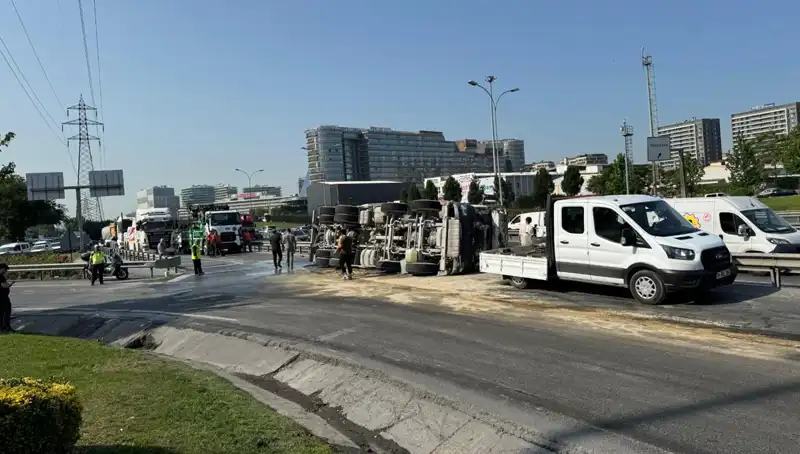 D-100 Yan Yolda Beton Mikseri Devrildi: Detaylar ve Son Gelişmeler