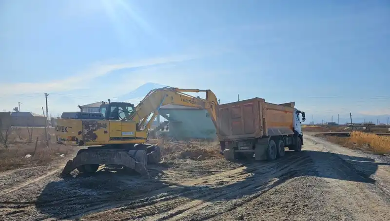 Iğdır'da Tehlikeli Metruk Yapılar Yerle Bir Ediliyor