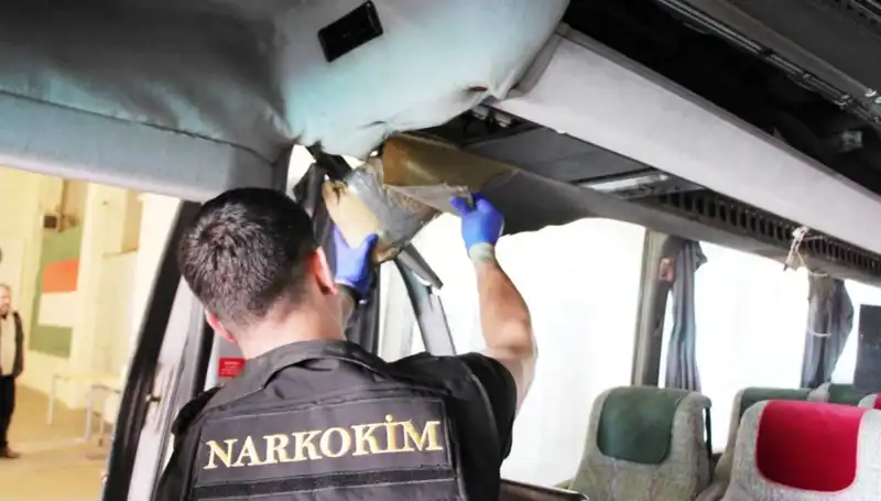 Sınırda Yakalanan Otobüste 77 Kilo Uyuşturucu! Şok Edici Detaylar