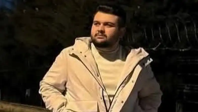 Kız Arkadaşını Rahatsız Eden Genç, Bıçakla Kalbinden Vurularak Öldürüldü!