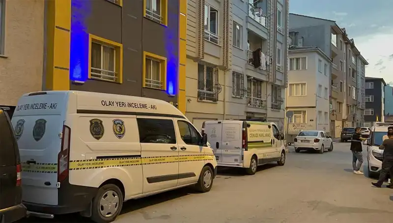 Apartman Merdiveninde Gizemli Ölüm: Kamera Kayıtları İnceleniyor