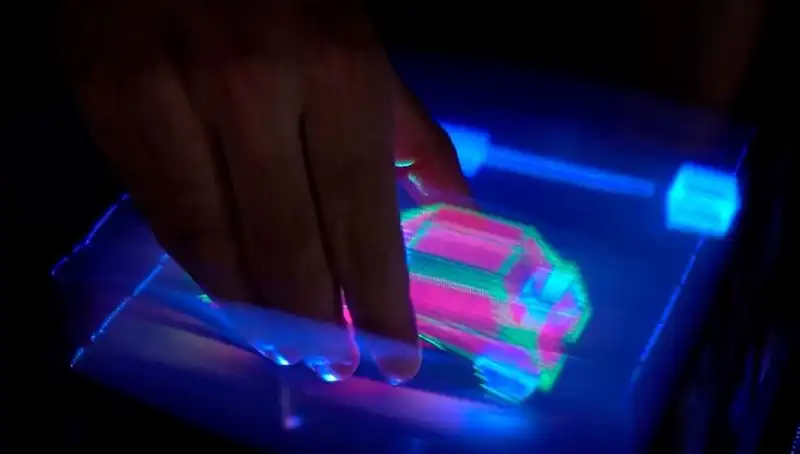 Dünyanın İlk Etkileşimli 3D Hologramı Gün Yüzüne Çıktı: Geleceği Şekillendirecek